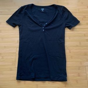 Gap black short sleeved henley top